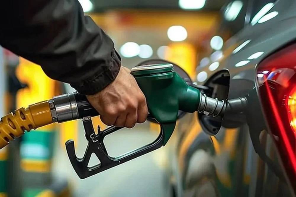Benzin ve motorin fiyatlarında bir ilk olacak! Bu indirim rekora koşuyor 1